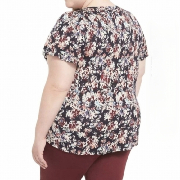 Lane Bryant Floral V-Neck Ruched Top - Picture 4 of 6
